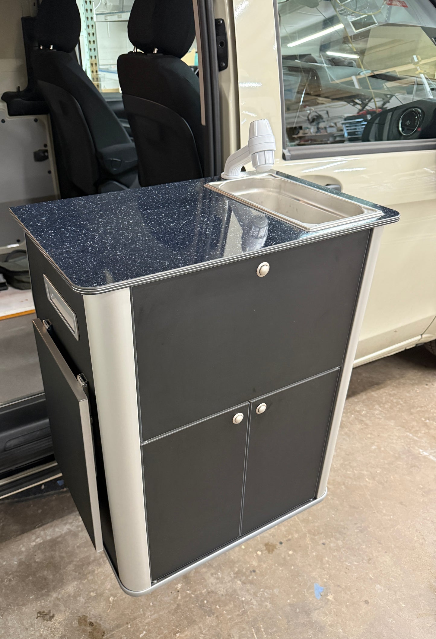 Easy Kitchen Reimo for Mercedes Metris with Bracket