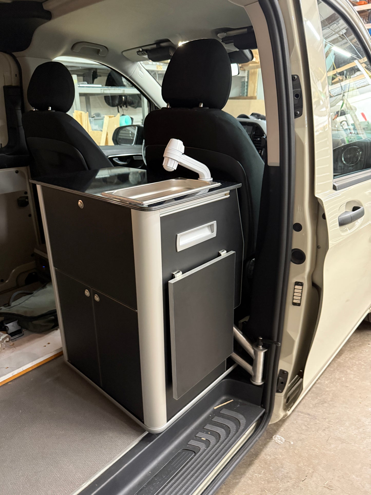 Easy Kitchen Reimo for Mercedes Metris with Bracket